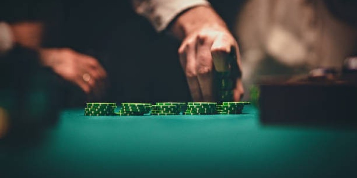 Bonusy powitalne w kasynach online: Jak maksymalizować korzyści i unikać pułapek